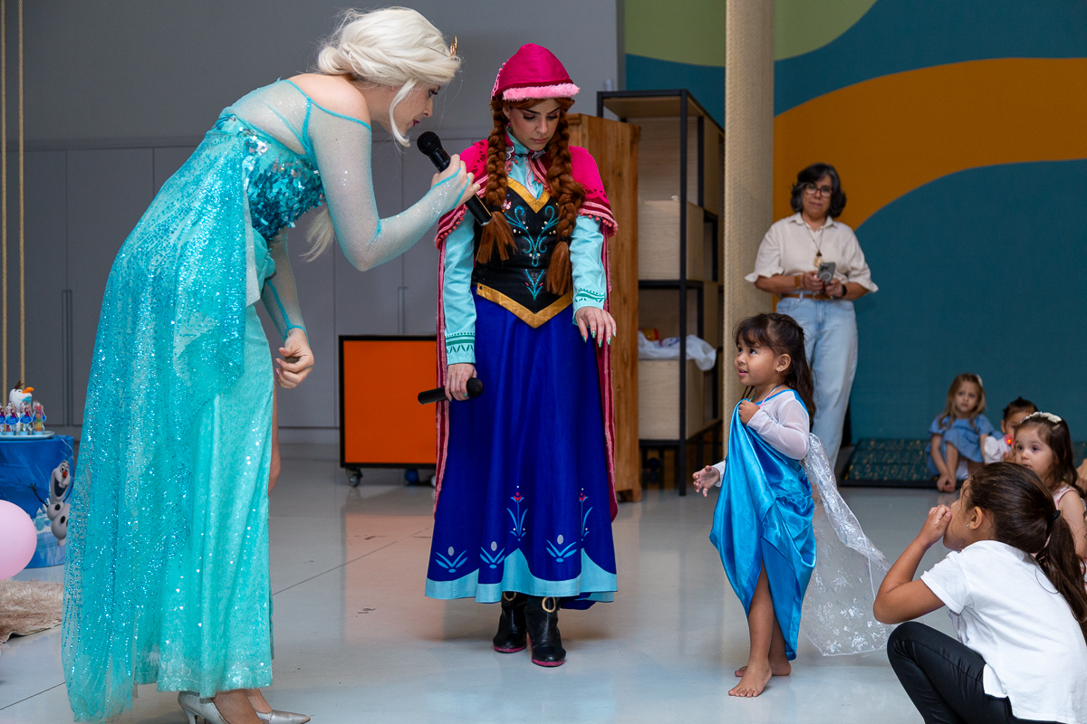A alegria genuína da infância capturada com estilo documental. Cobertura de aniversário infantil em Taubaté.