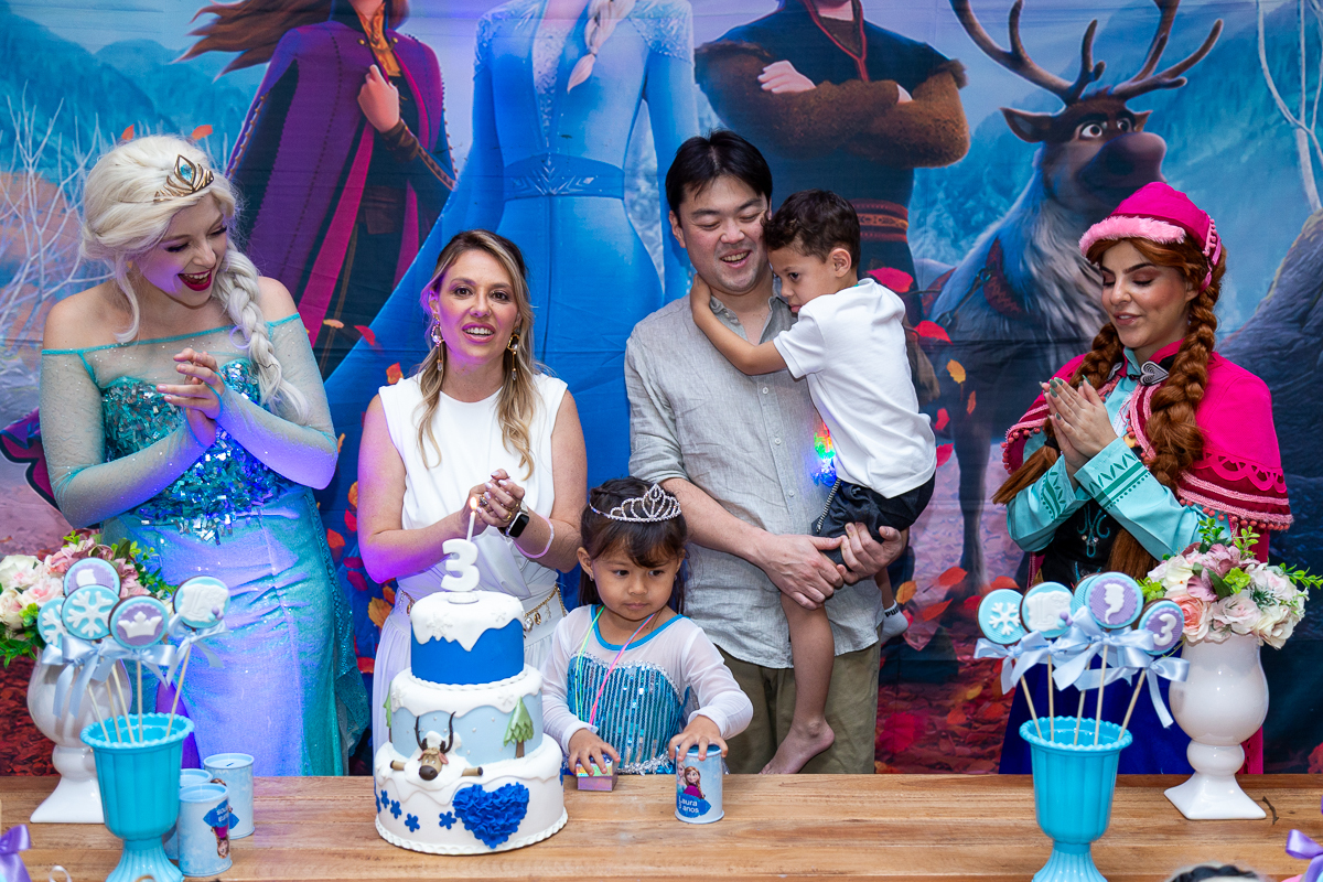 A alegria genuína da infância capturada com estilo documental. Cobertura de aniversário infantil em Taubaté.