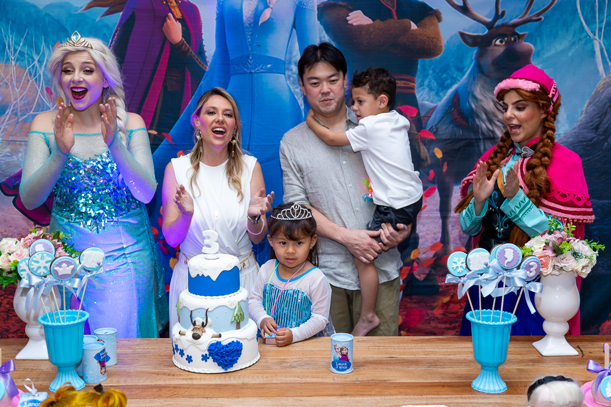 A alegria genuína da infância capturada com estilo documental. Cobertura de aniversário infantil em Taubaté.