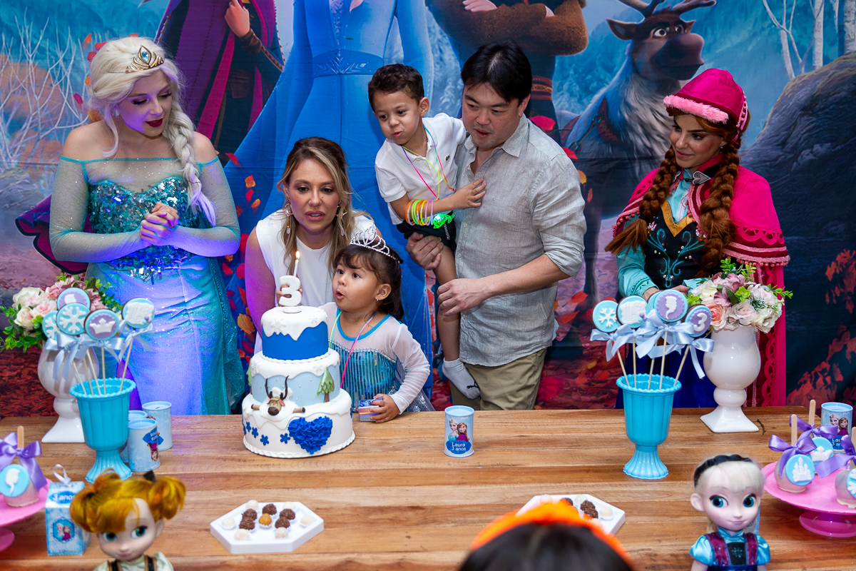 A alegria genuína da infância capturada com estilo documental. Cobertura de aniversário infantil em Taubaté.