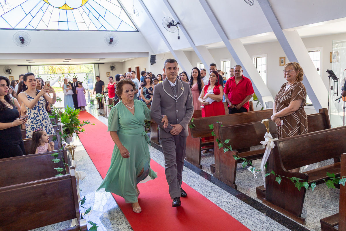 Fotógrafo de casamento no Vale do Paraíba com 13 anos de experiência. Álbuns premium e memórias reais em Roseira SP.