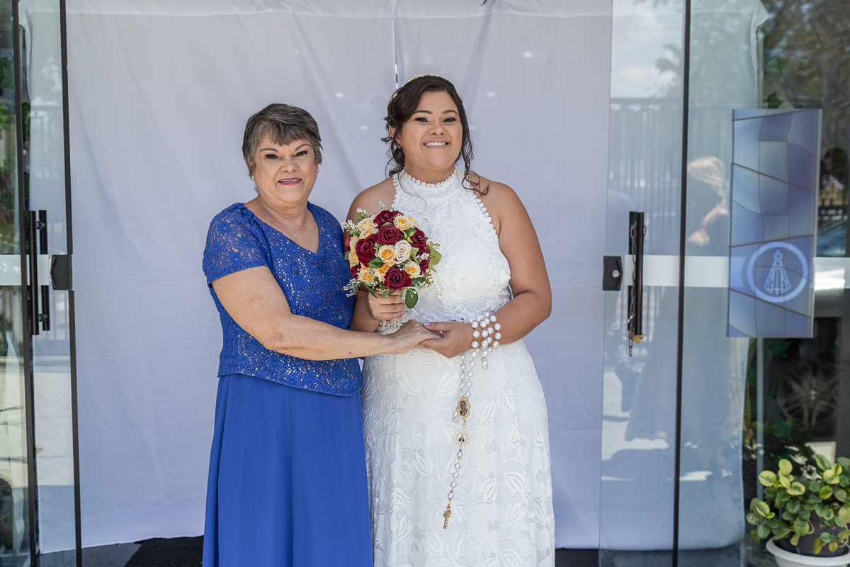 O presente surpresa da família: emoção no casamento de Elaine e Airton em Roseira. Fotografia documental de casamento