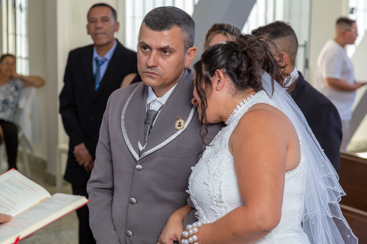O presente surpresa da família: emoção no casamento de Elaine e Airton em Roseira. Fotografia documental de casamento