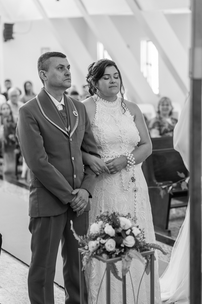 O presente surpresa da família: emoção no casamento de Elaine e Airton em Roseira. Fotografia documental de casamento