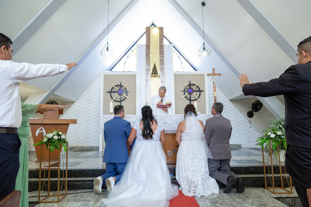 Casamento duplo dos irmãos Airton e Hamilton (com Elaine e Renata) no Vale do Paraíba. Registro espontâneo da Studio i.