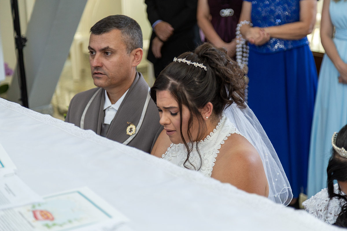 O presente surpresa da família: emoção no casamento de Elaine e Airton em Roseira. Fotografia documental de casamento