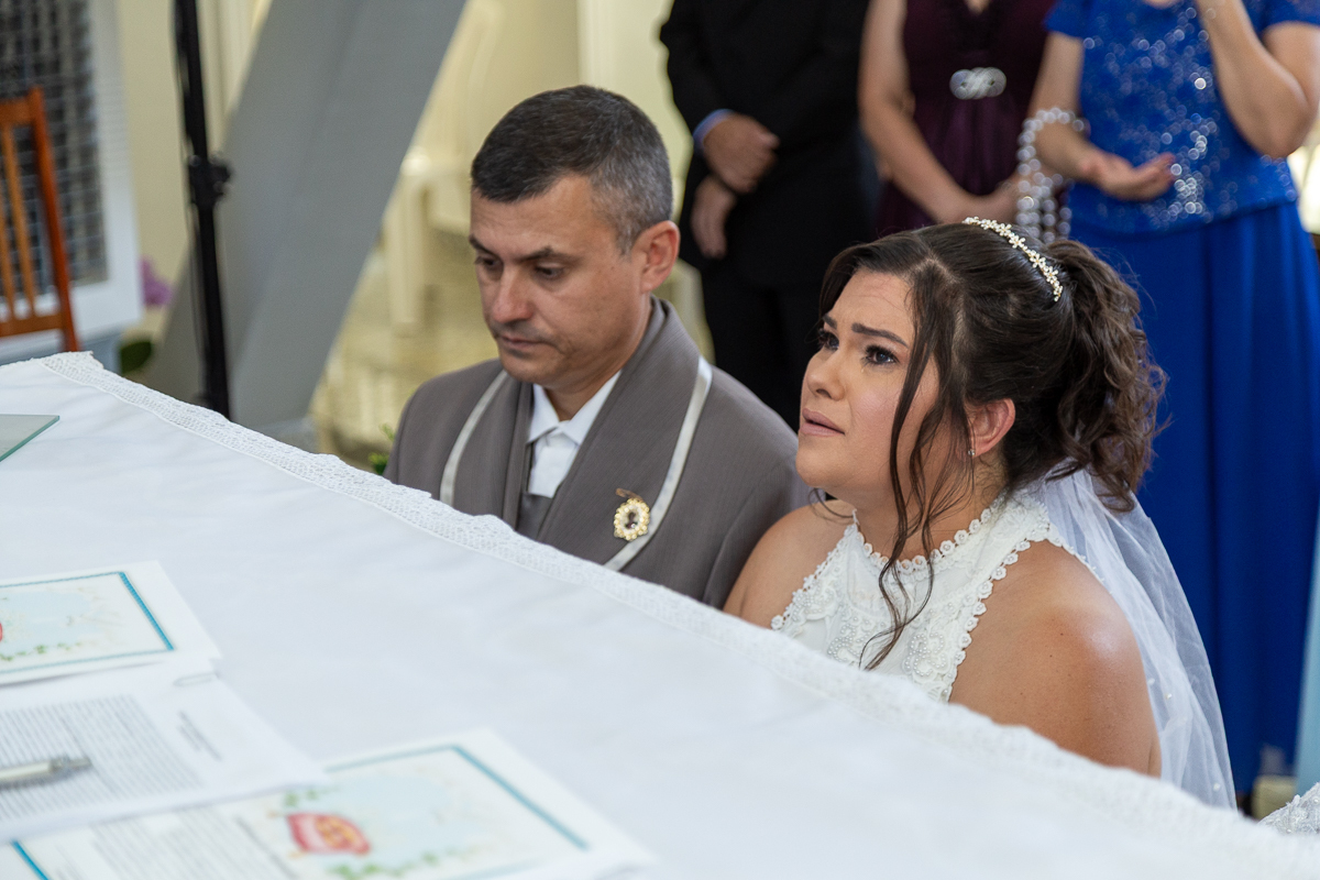 O presente surpresa da família: emoção no casamento de Elaine e Airton em Roseira. Fotografia documental de casamento
