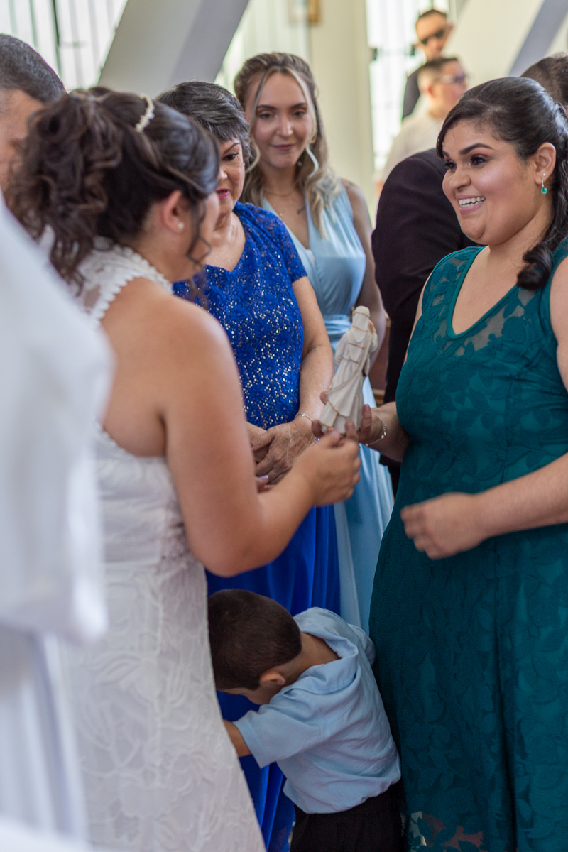 O presente surpresa da família: emoção no casamento de Elaine e Airton em Roseira. Fotografia documental de casamento