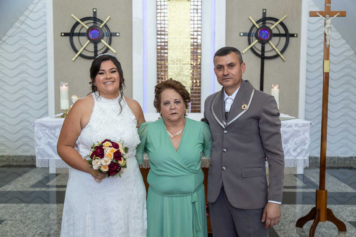 O presente surpresa da família: emoção no casamento de Elaine e Airton em Roseira. Fotografia documental de casamento