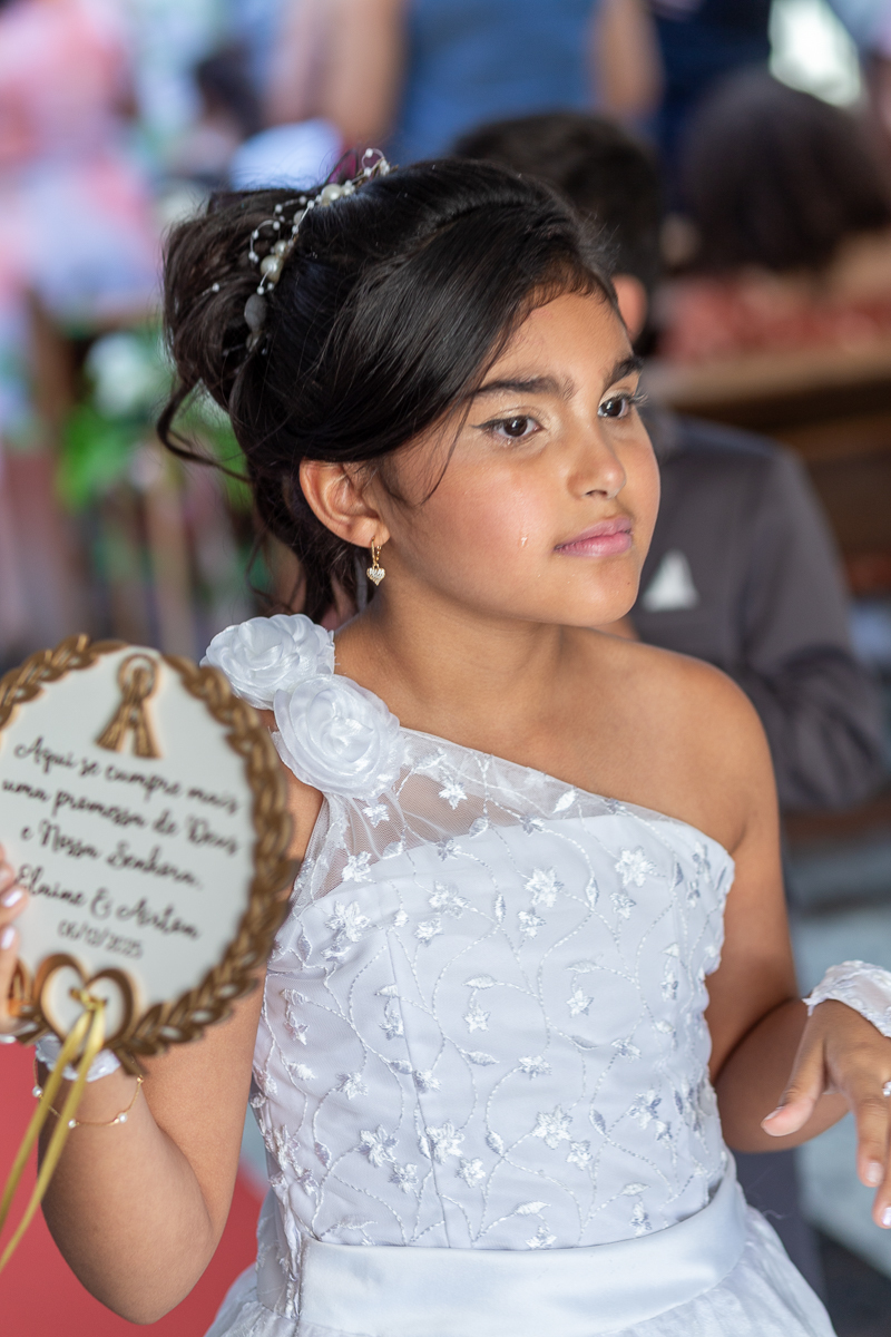 O presente surpresa da família: emoção no casamento de Elaine e Airton em Roseira. Fotografia documental de casamento