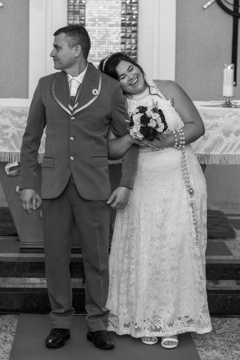 O presente surpresa da família: emoção no casamento de Elaine e Airton em Roseira. Fotografia documental de casamento