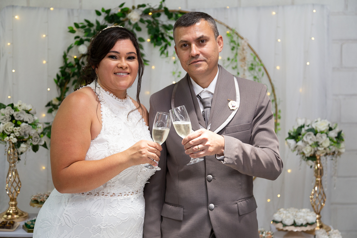Fotógrafo de casamento no Vale do Paraíba com 13 anos de experiência. Álbuns premium e memórias reais em Roseira SP.