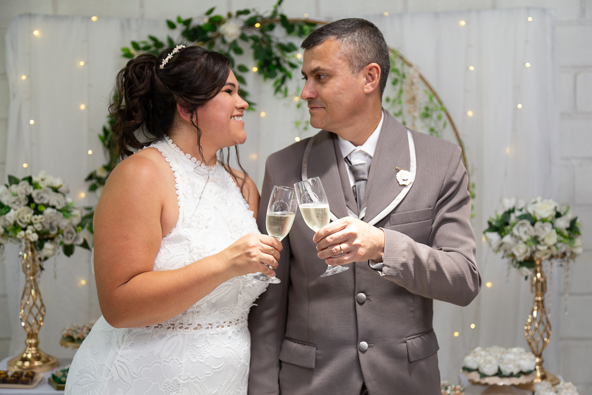 Fotógrafo de casamento no Vale do Paraíba com 13 anos de experiência. Álbuns premium e memórias reais em Roseira SP.