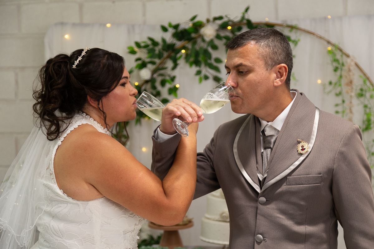 Fotógrafo de casamento no Vale do Paraíba com 13 anos de experiência. Álbuns premium e memórias reais em Roseira SP.