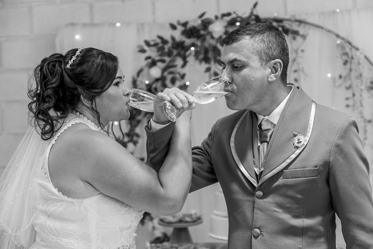 Fotógrafo de casamento no Vale do Paraíba com 13 anos de experiência. Álbuns premium e memórias reais em Roseira SP.