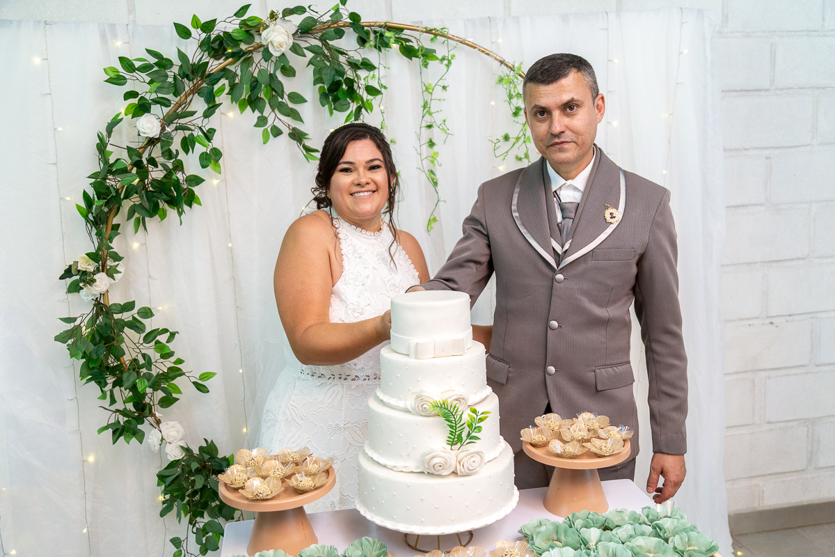 Fotógrafo de casamento no Vale do Paraíba com 13 anos de experiência. Álbuns premium e memórias reais em Roseira SP.