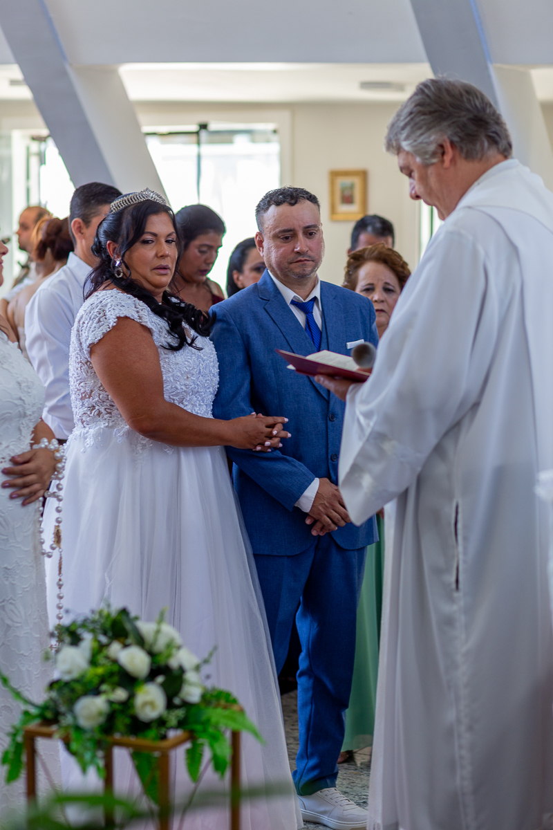 Cerimônia de casamento duplo na Comunidade Nossa Senhora Aparecida em Roseira SP. Fotografia por Studio i - Dan Martins e Ana Almeida.