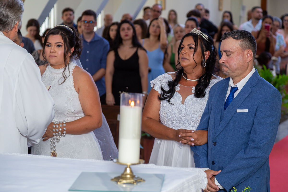 Cerimônia de casamento duplo na Comunidade Nossa Senhora Aparecida em Roseira SP. Fotografia por Studio i - Dan Martins e Ana Almeida.