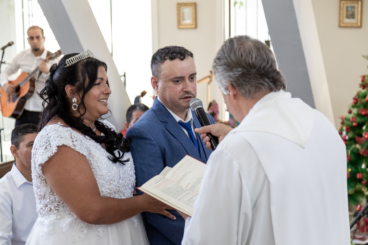 Cerimônia de casamento duplo na Comunidade Nossa Senhora Aparecida em Roseira SP. Fotografia por Studio i - Dan Martins e Ana Almeida.