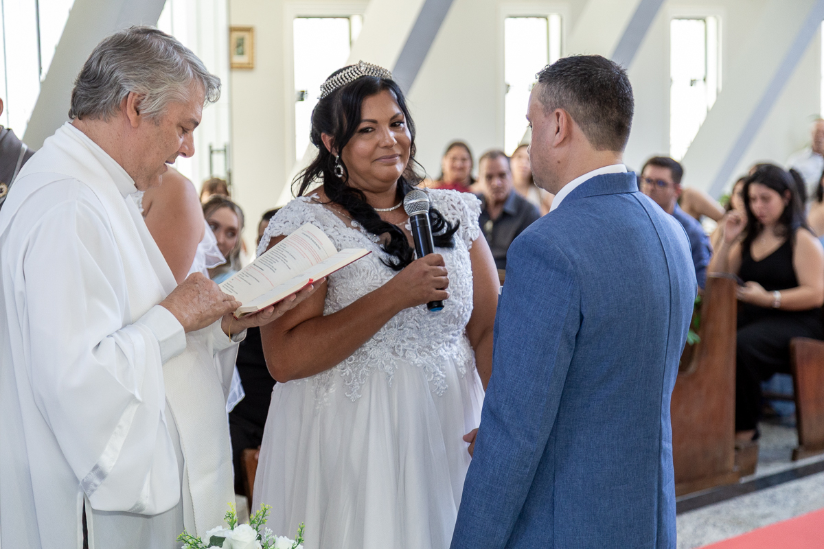 Cerimônia de casamento duplo na Comunidade Nossa Senhora Aparecida em Roseira SP. Fotografia por Studio i - Dan Martins e Ana Almeida.