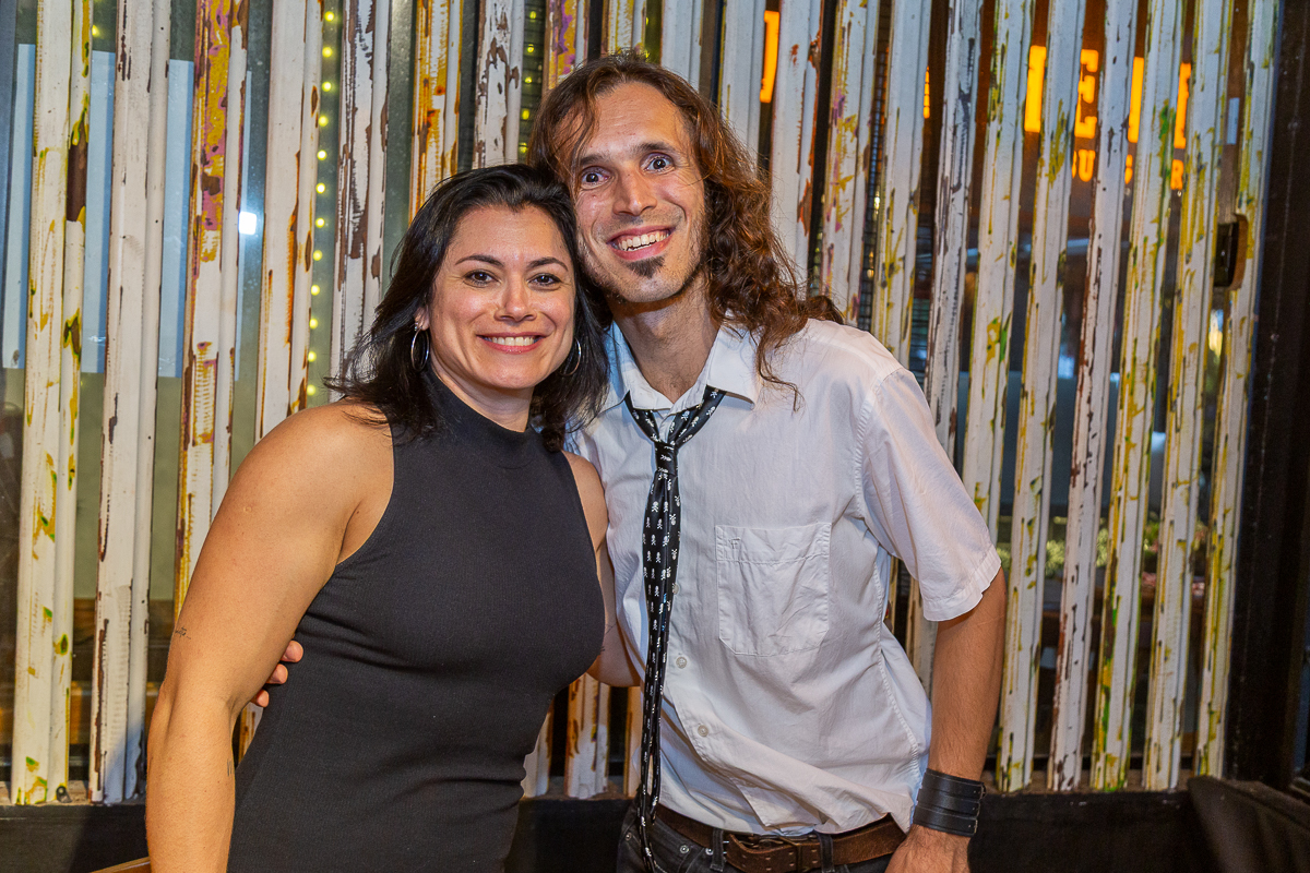 Cobertura fotográfica de lançamento de livro no Café Conceito em Taubaté. Fotógrafo de eventos Studio i - Dan Martins.