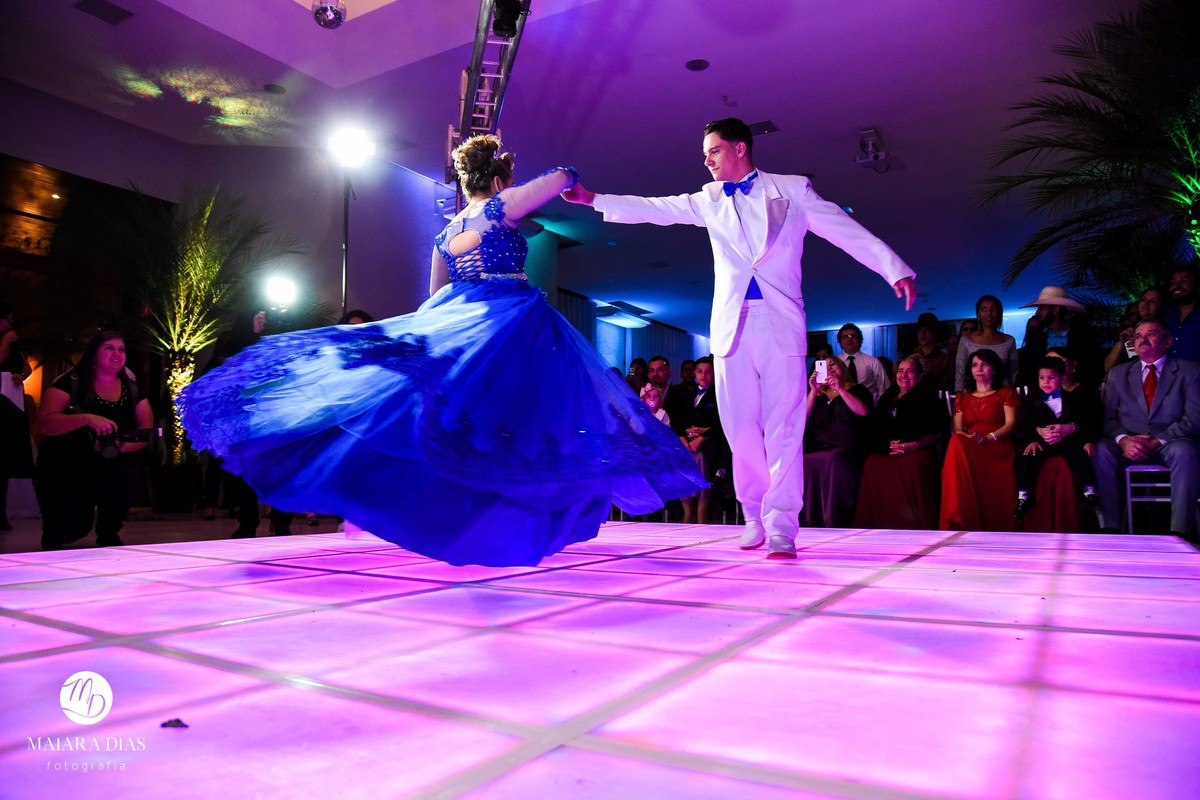 15 Anos Camila Pacheco Villa Harmonia Eventos Nova Odessa - SP valsa com o irmao maiara dias fotografia