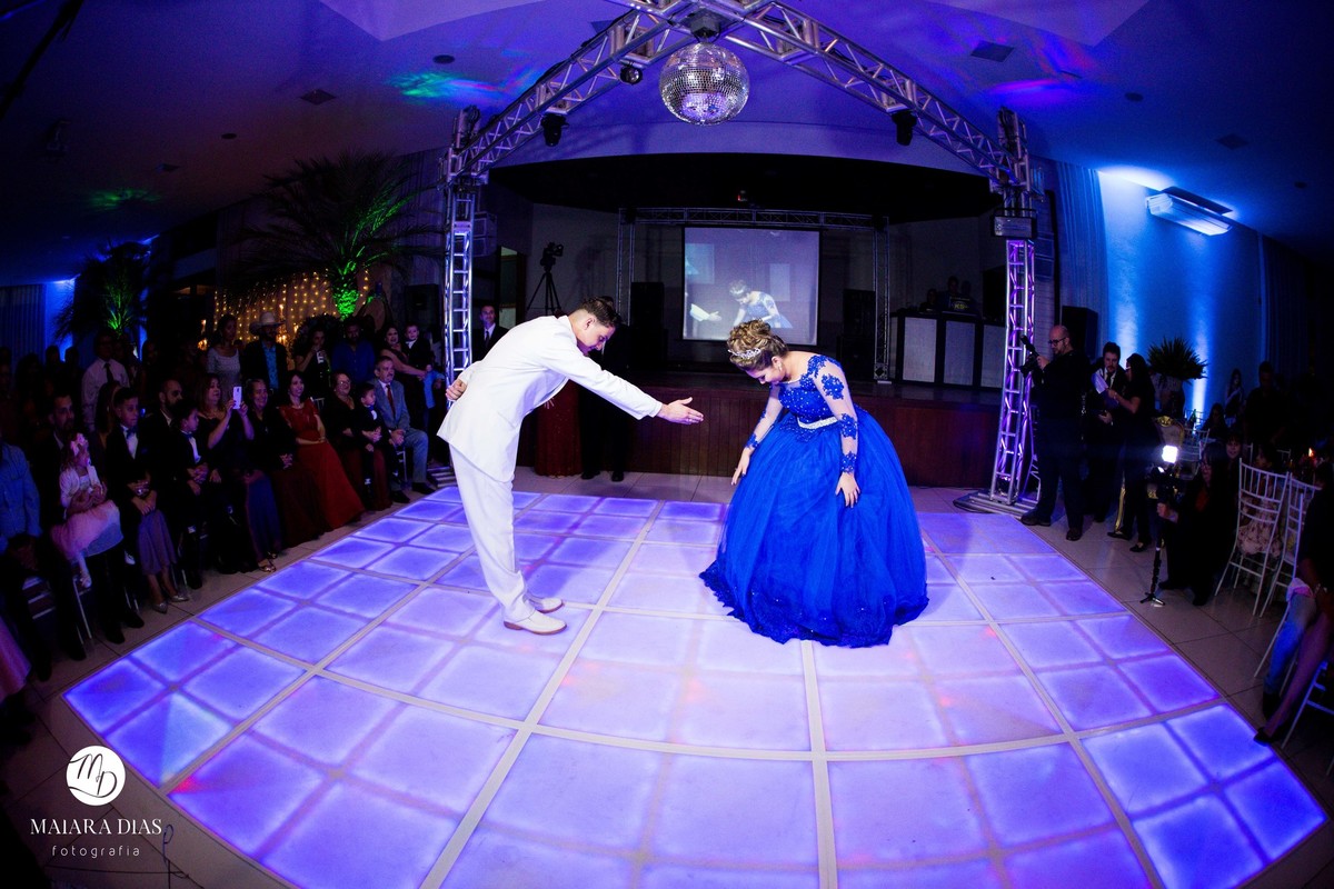 15 Anos Camila Pacheco Villa Harmonia Eventos Nova Odessa - SP valsa com o irmao maiara dias fotografia