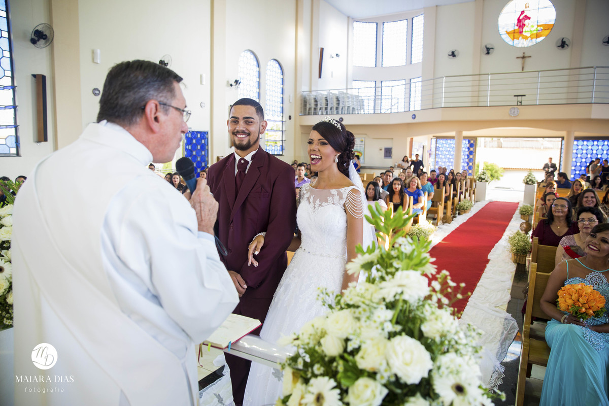 Foto do casamento Dhenyfer e Marcelo Sorriso na cerimonia na igreja Sao Pedro apostolo Sumare - SP