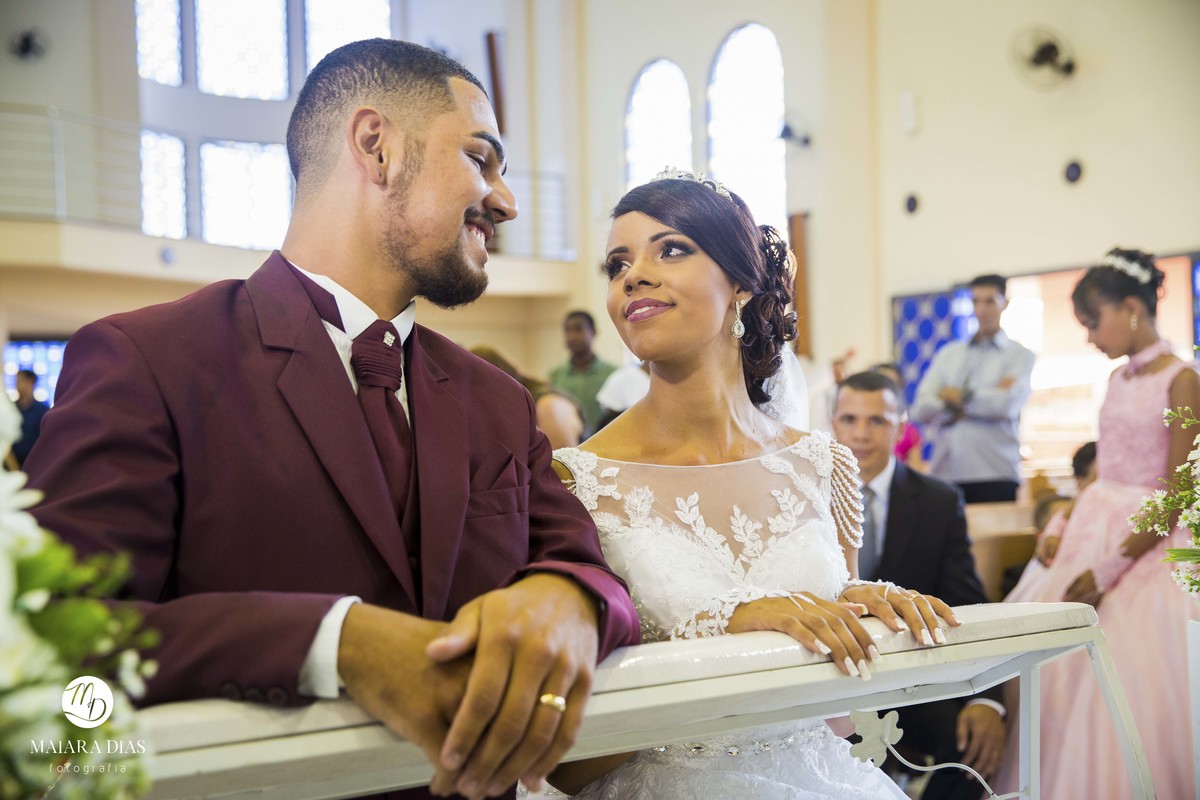 Foto do casamento Dhenyfer e Marcelo  OLHARES na cerimonia na igreja Sao Pedro apostolo Sumare - SP