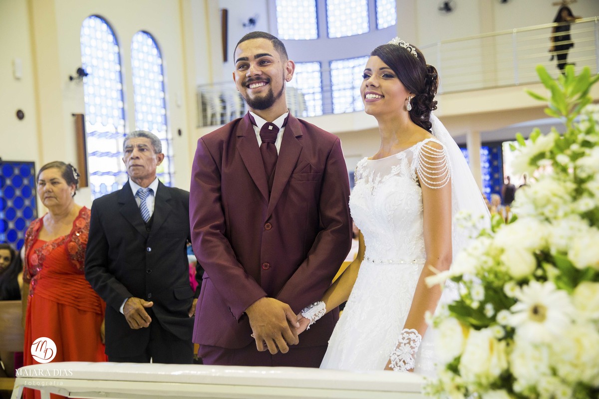 Foto do casamento Dhenyfer e Marcelo Sorriso na cerimonia na igreja Sao Pedro apostolo Sumare - SP