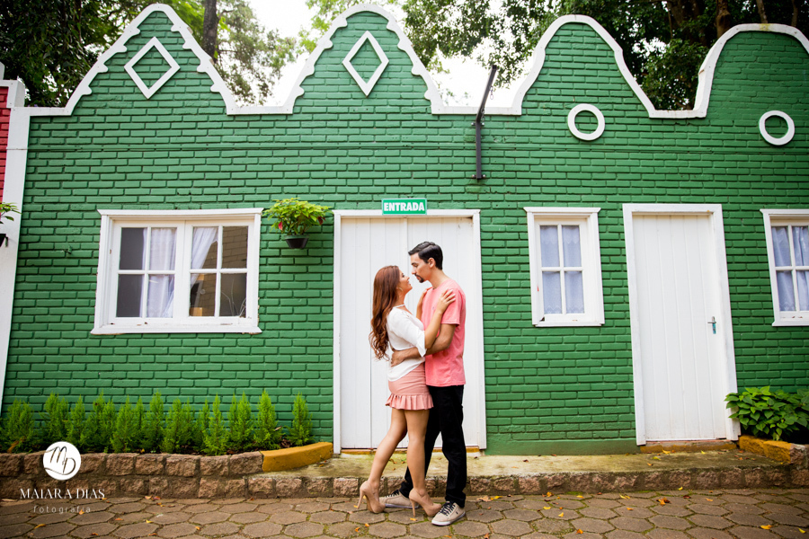 Ensaio Fotografico Pre Wedding Jaqueline e Glauco Holambra SP flores chales casas moinho Maiara Dias Fotografia