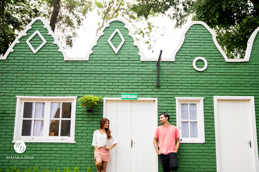 Ensaio Fotografico Pre Wedding Jaqueline e Glauco Holambra SP flores chales casas moinho Maiara Dias Fotografia