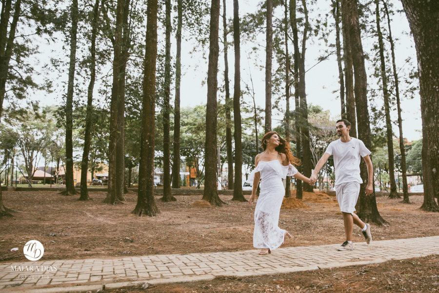 Ensaio Fotografico Pre Wedding Jaqueline e Glauco Holambra SP flores chales casas moinho Maiara Dias Fotografia