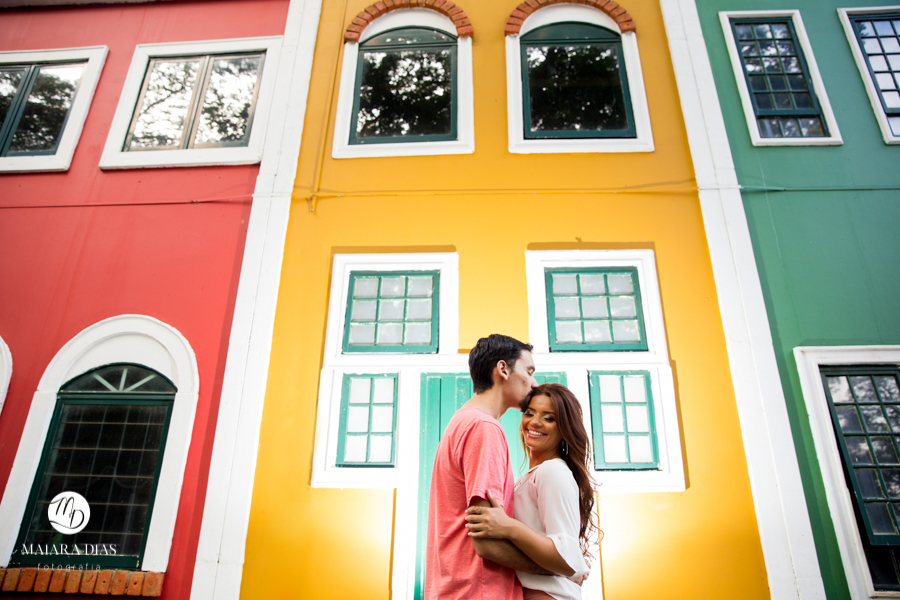 Ensaio Fotografico Pre Wedding Jaqueline e Glauco Holambra SP flores chales casas moinho Maiara Dias Fotografia
