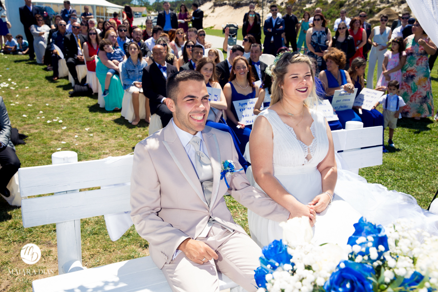 Casamento de Brasileira com Portugues de dia na Quinta da Falca Nazaré Portugal, casamento na praia, fotos feitas por Maiara Dias Fotografia