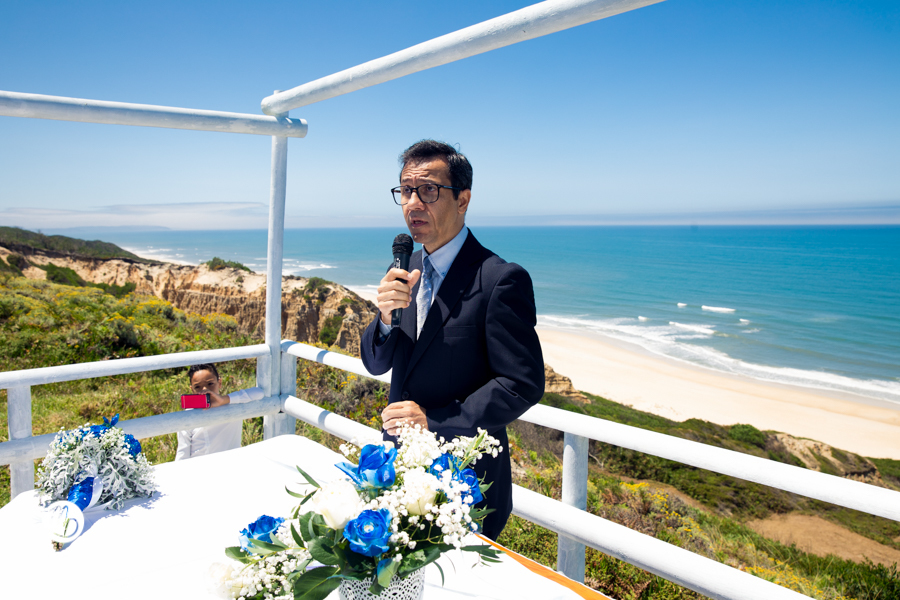 Casamento de Brasileira com Portugues de dia na Quinta da Falca Nazaré Portugal, casamento na praia, fotos feitas por Maiara Dias Fotografia