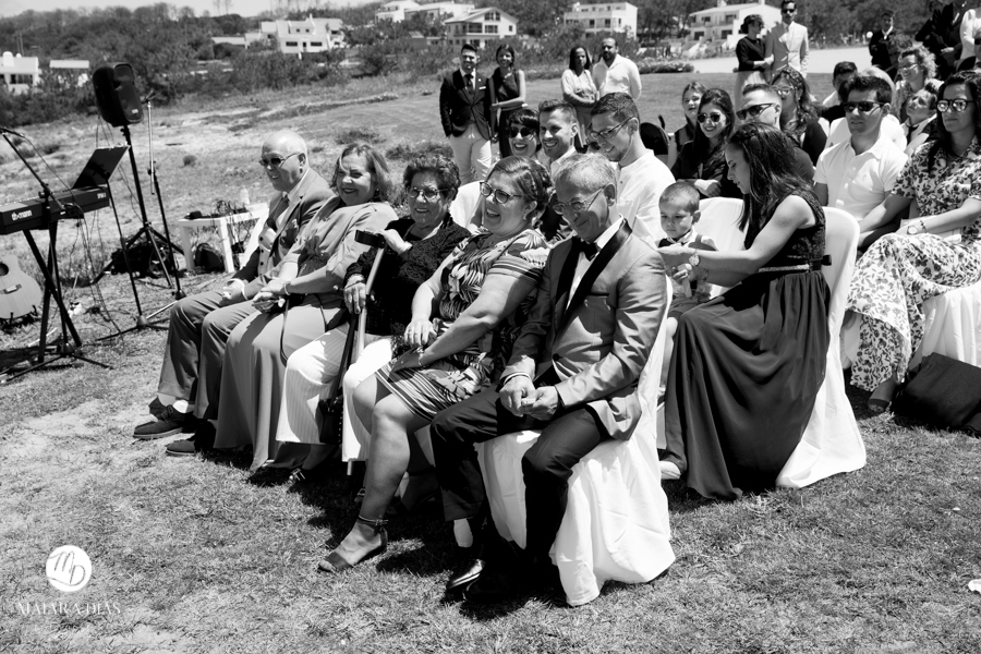 Casamento de Brasileira com Portugues de dia na Quinta da Falca Nazaré Portugal, casamento na praia, fotos feitas por Maiara Dias Fotografia