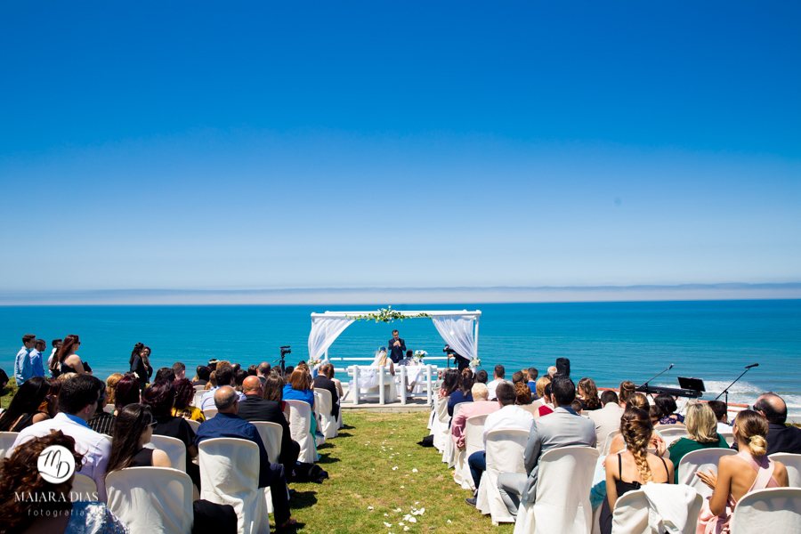 Casamento de Brasileira com Portugues de dia na Quinta da Falca Nazaré Portugal, casamento na praia, fotos feitas por Maiara Dias Fotografia