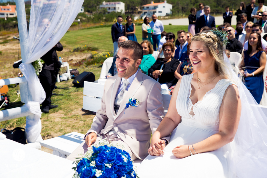 Casamento de Brasileira com Portugues de dia na Quinta da Falca Nazaré Portugal, casamento na praia, fotos feitas por Maiara Dias Fotografia