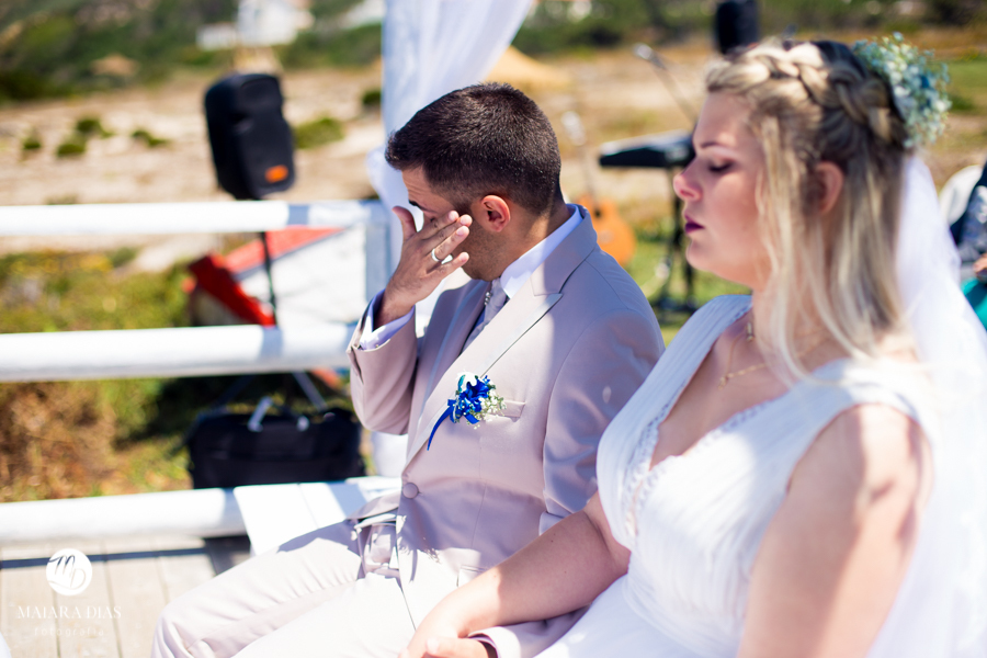 Casamento de Brasileira com Portugues de dia na Quinta da Falca Nazaré Portugal, casamento na praia, fotos feitas por Maiara Dias Fotografia