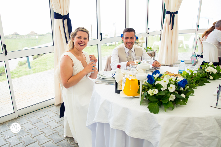 Casamento de Brasileira com Portugues de dia na Quinta da Falca Nazaré Portugal, casamento na praia,  festa, fotos feitas por Maiara Dias Fotografia