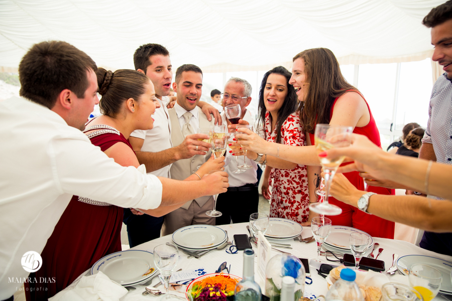 Casamento de Brasileira com Portugues de dia na Quinta da Falca Nazaré Portugal, casamento na praia,  festa, fotos feitas por Maiara Dias Fotografia