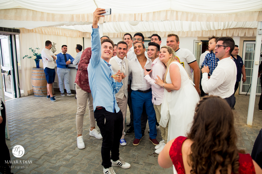 Casamento de Brasileira com Portugues de dia na Quinta da Falca Nazaré Portugal, casamento na praia,  festa, fotos feitas por Maiara Dias Fotografia