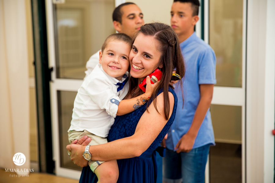 Casamento de Brasileira com Portugues de dia na Quinta da Falca Nazaré Portugal, casamento na praia,  festa, danca, fotos feitas por Maiara Dias Fotografia