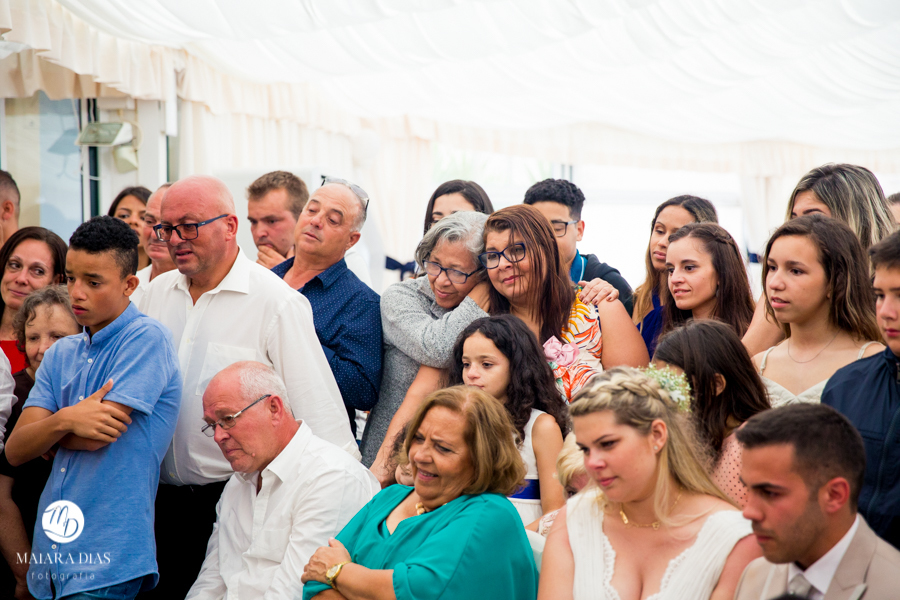 Casamento de Brasileira com Portugues de dia na Quinta da Falca Nazaré Portugal, casamento na praia,  festa, danca, fotos feitas por Maiara Dias Fotografia