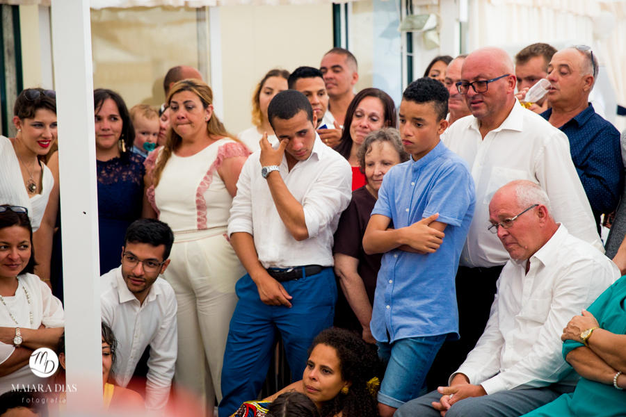 Casamento de Brasileira com Portugues de dia na Quinta da Falca Nazaré Portugal, casamento na praia,  festa, danca, fotos feitas por Maiara Dias Fotografia