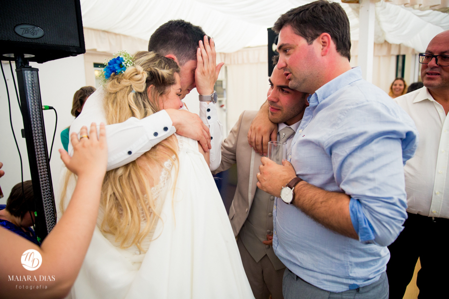 Casamento de Brasileira com Portugues de dia na Quinta da Falca Nazaré Portugal, casamento na praia,  festa, danca, fotos feitas por Maiara Dias Fotografia