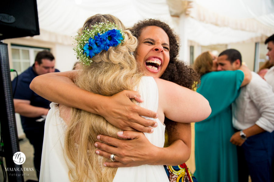 Casamento de Brasileira com Portugues de dia na Quinta da Falca Nazaré Portugal, casamento na praia,  festa, danca, fotos feitas por Maiara Dias Fotografia