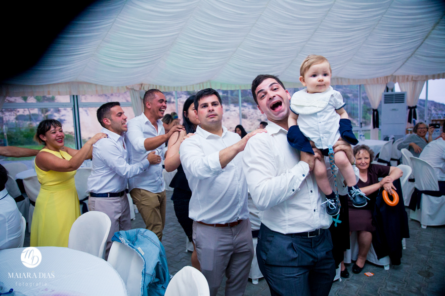 Casamento de Brasileira com Portugues de dia na Quinta da Falca Nazaré Portugal, casamento na praia,  festa, danca, balada, fotos feitas por Maiara Dias Fotografia