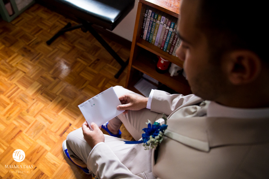 Casamento de Brasileira com Portugues de dia na Quinta da Falca Nazaré Portugal, making of do noivo, fotos feitas por Maiara Dias Fotografia